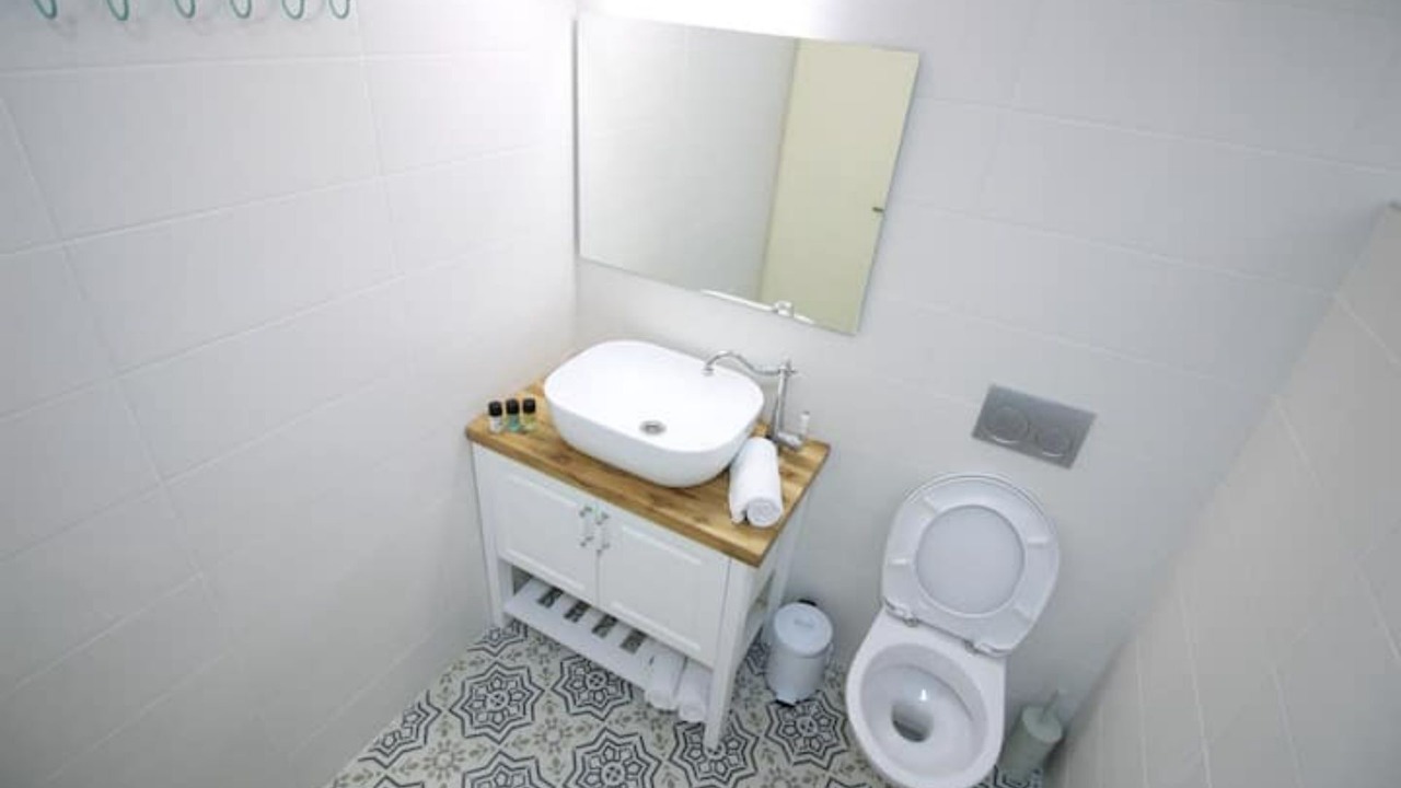 Photo of Bathroom in Katamon
