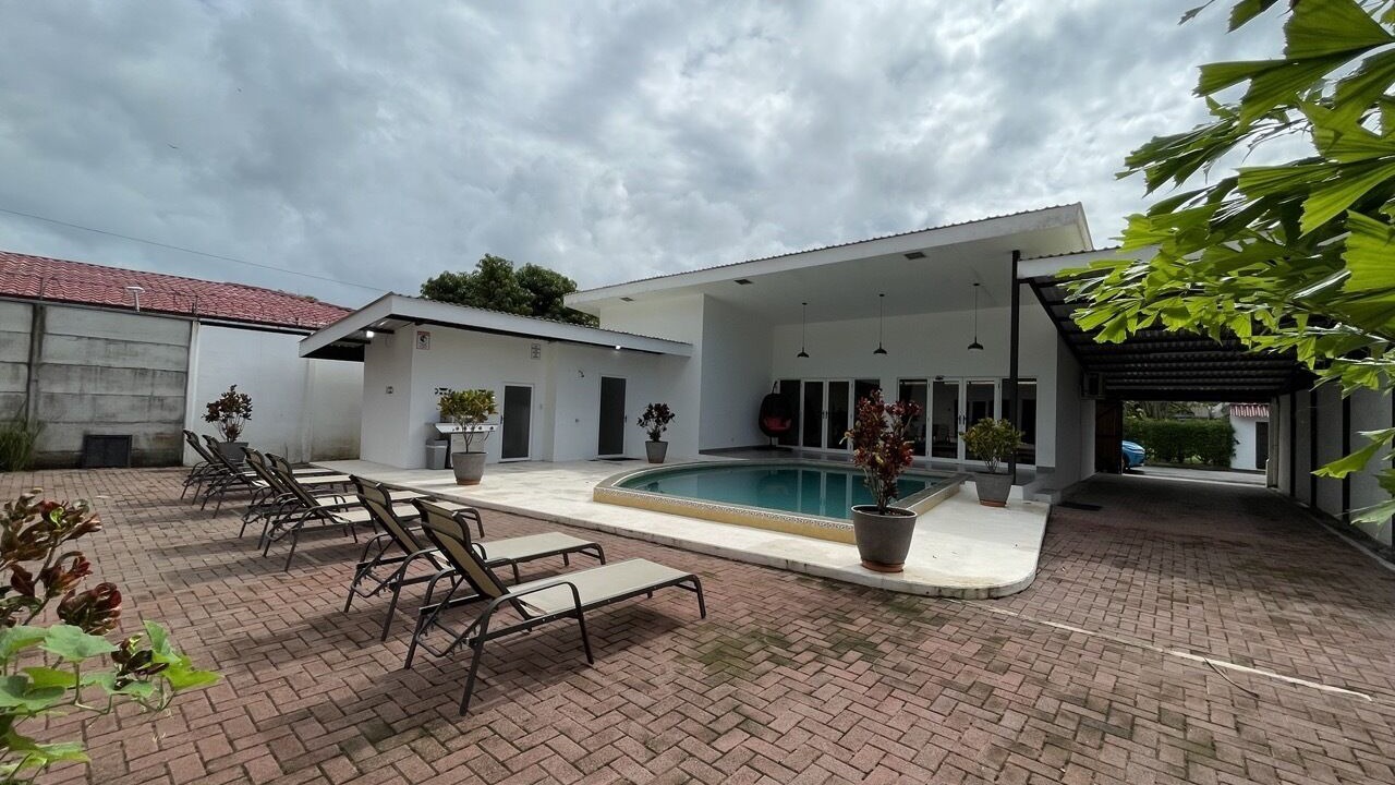 Photo of Outdoor in Barrio Ricos y Famosos