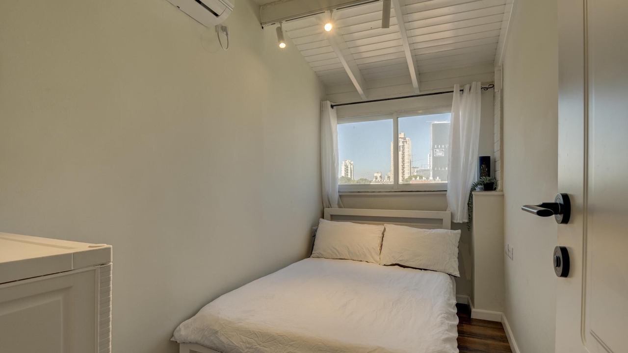 Photo of Bedroom in Ramat Gan