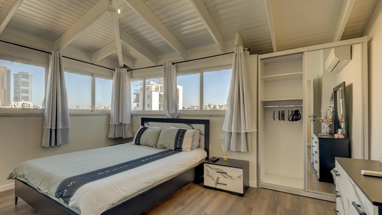Photo of Bedroom in Ramat Gan