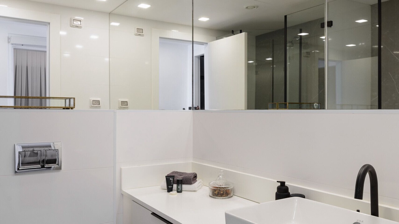 Photo of Bathroom in Kerem HaTeimanim