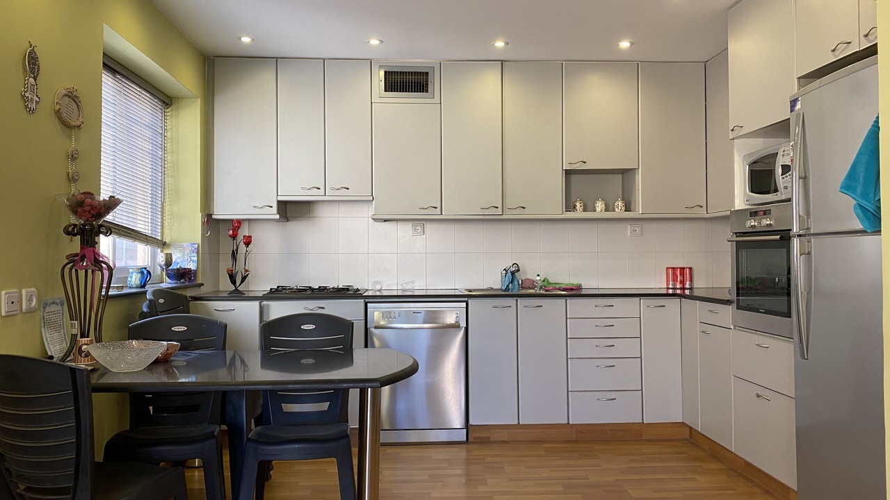 Photo of Kitchen in Emek Refaim