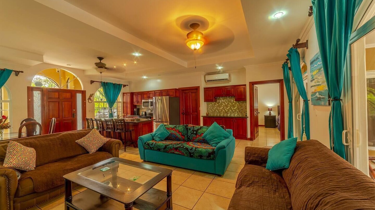 Photo of Livingroom in Central Pacific Coast