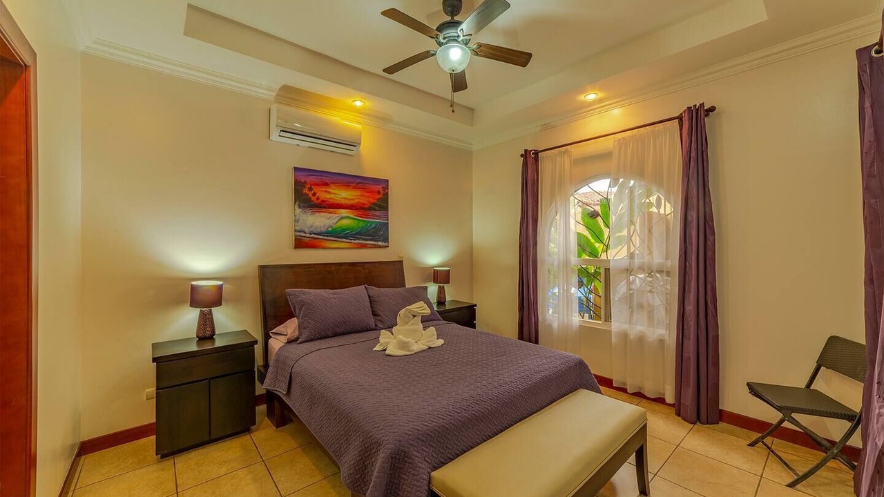 Photo of Bedroom in Central Pacific Coast
