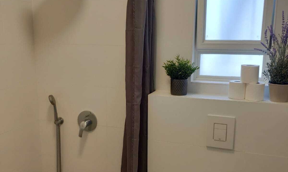 Photo of Bathroom in Emek Izrael
