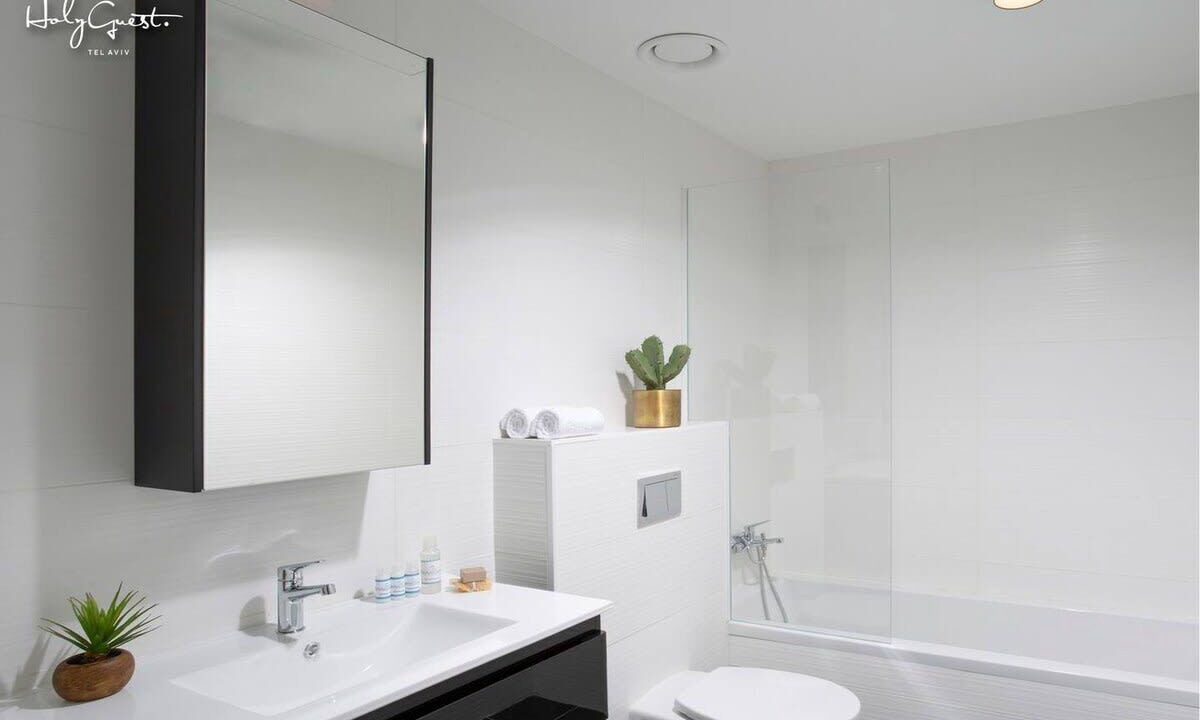 Photo of Bathroom in Kerem HaTeimanim