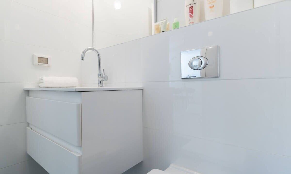Photo of Bathroom in Jerusalem City Centre