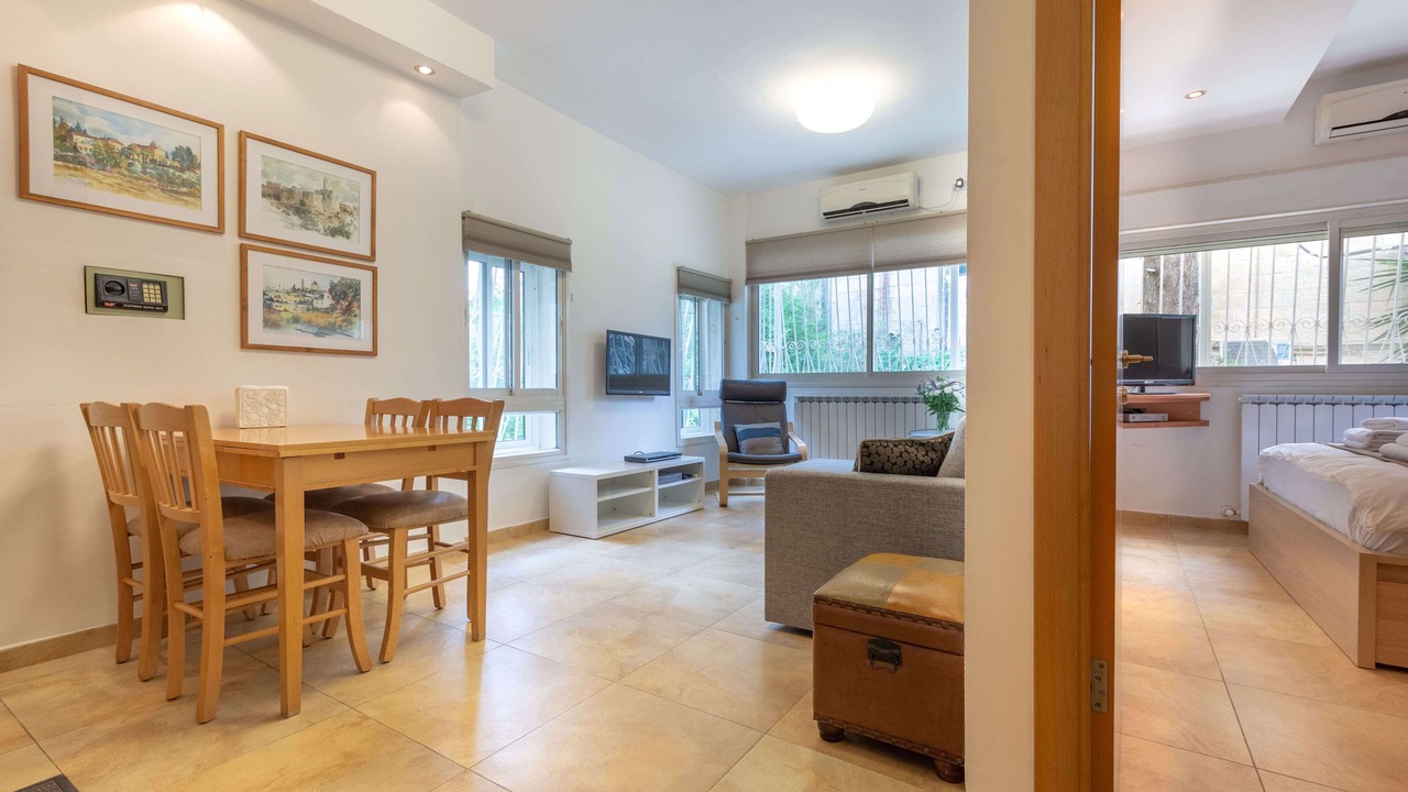 Photo of Livingroom in Emek Refaim