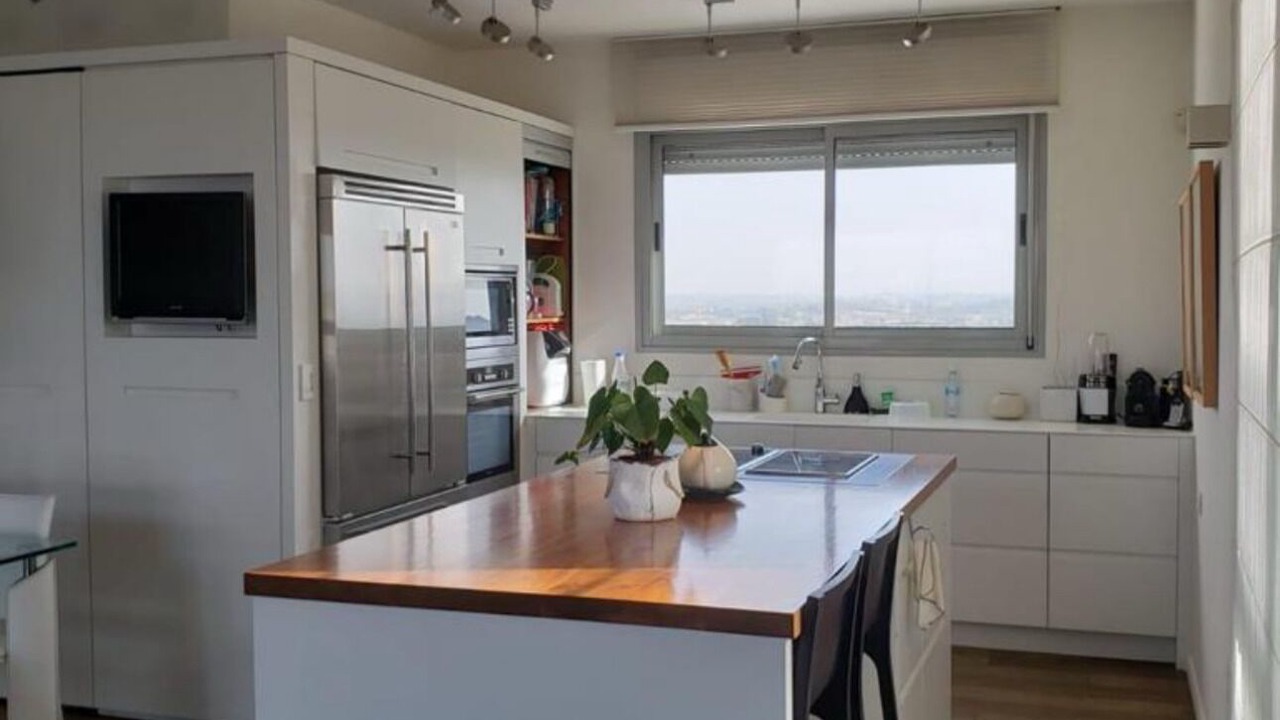 Photo of Kitchen in Ra'ananna