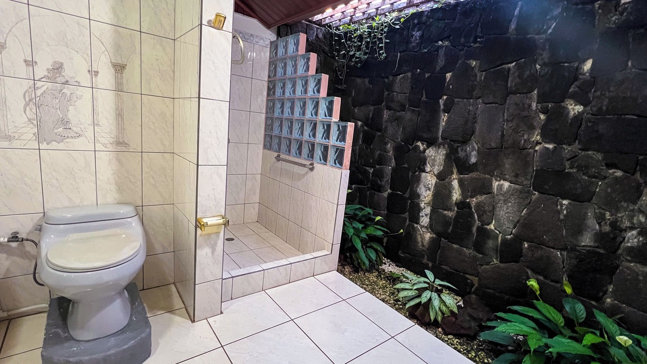 Photo of Bathroom in Daniel Flores