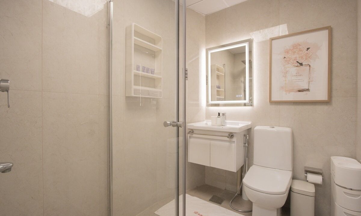 Photo of Bathroom in Discovery Gardens