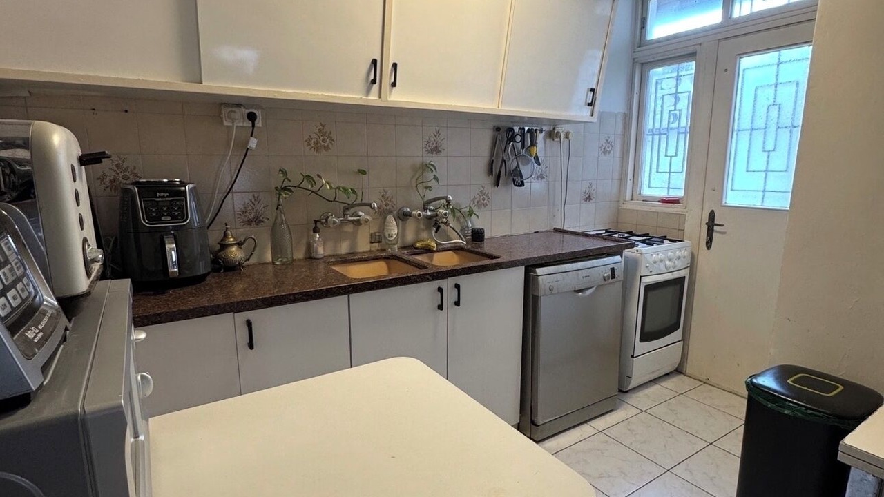 Photo of Kitchen in Kfar Shmaryahu