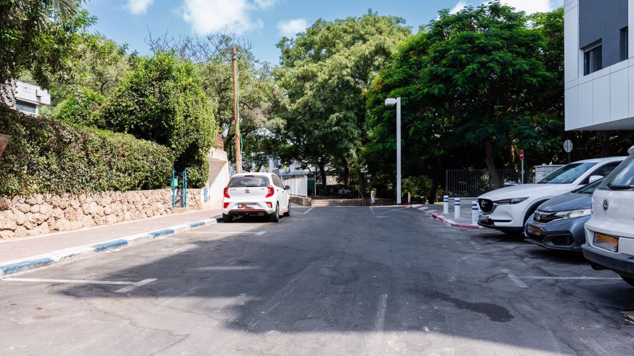 Photo of Others in Giv'atayim