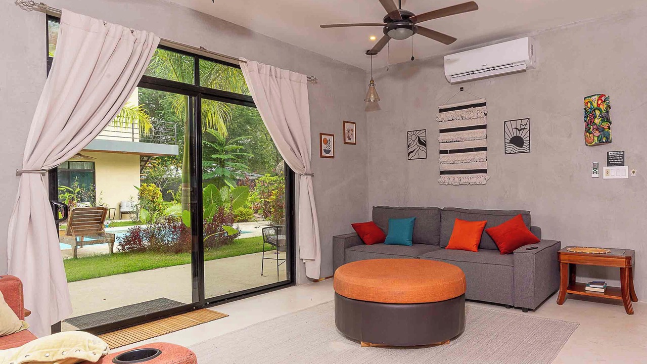Photo of Livingroom in Palm Beach Estates