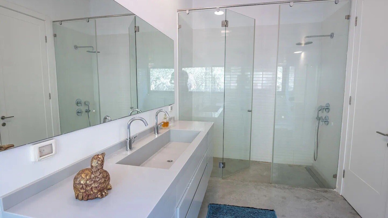 Photo of Bathroom in Kerem Maharal