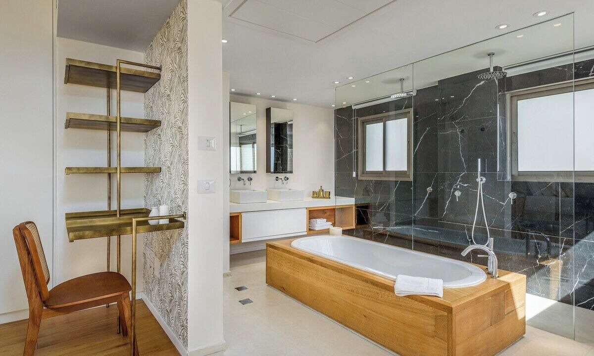 Photo of Bathroom in Kerem HaTeimanim