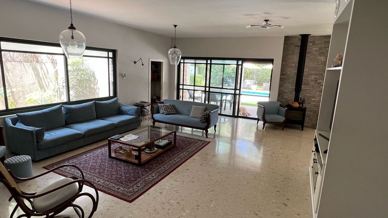 Photo of Livingroom in Caesarea