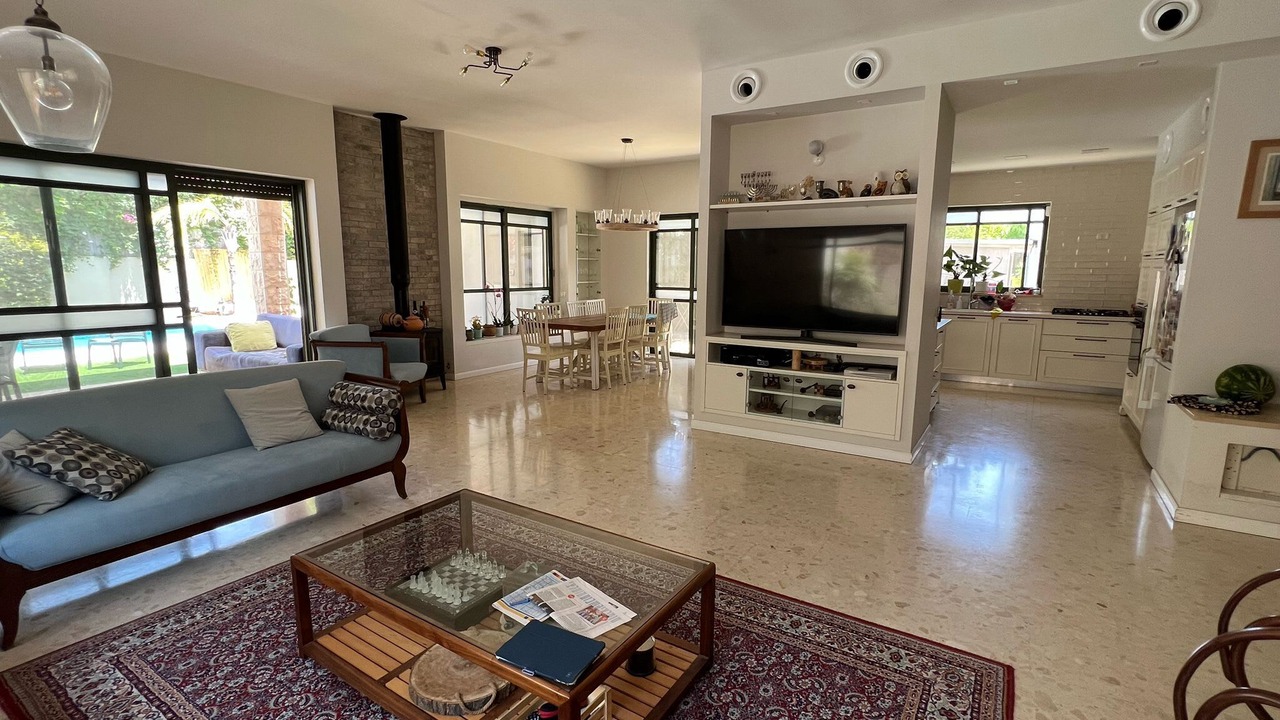 Photo of Livingroom in Caesarea