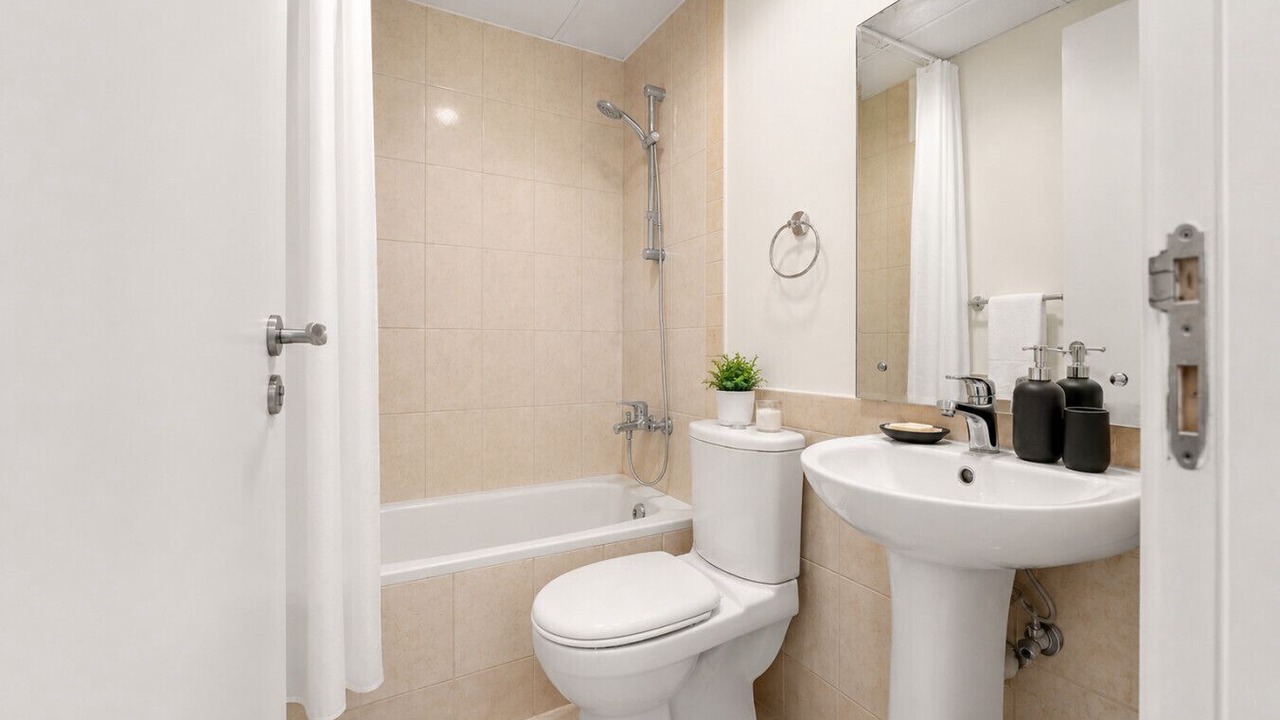Photo of Bathroom in Emirates Hills