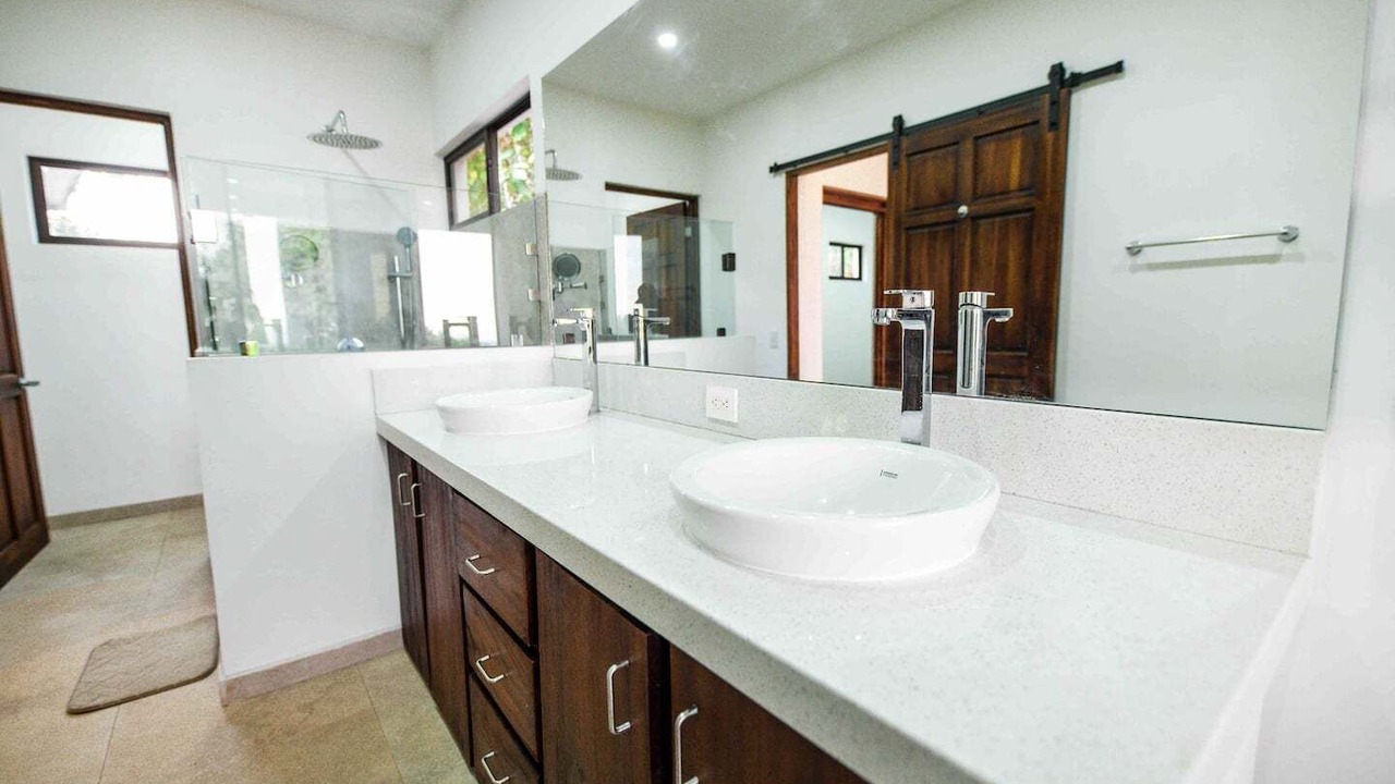 Photo of Bathroom in Canton Parrita