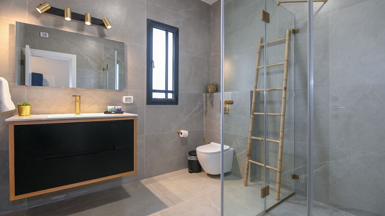 Photo of Bathroom in Migdal
