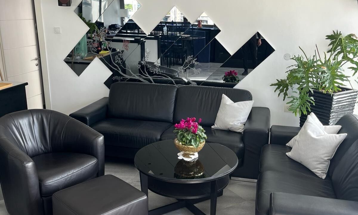 Photo of Livingroom in Giv'atayim