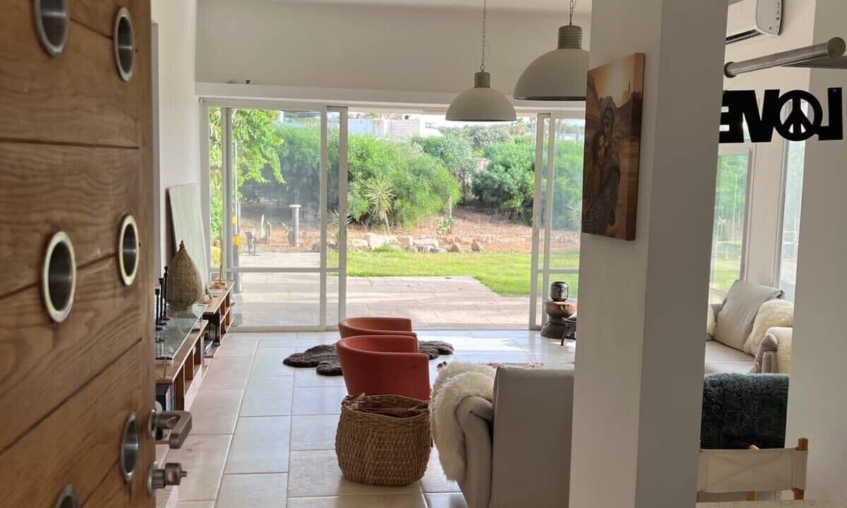 Photo of Livingroom in Caesarea