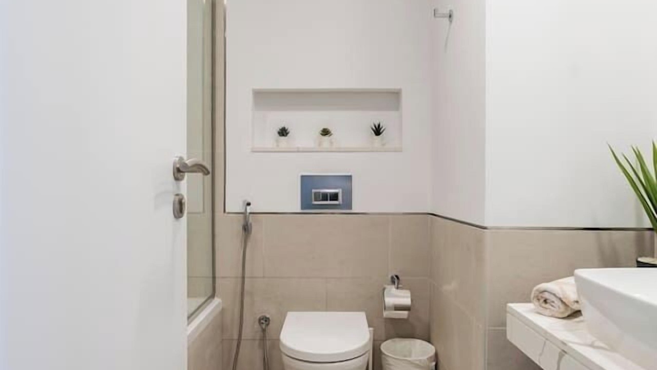 Photo of Bathroom in Umm Suqeim 3