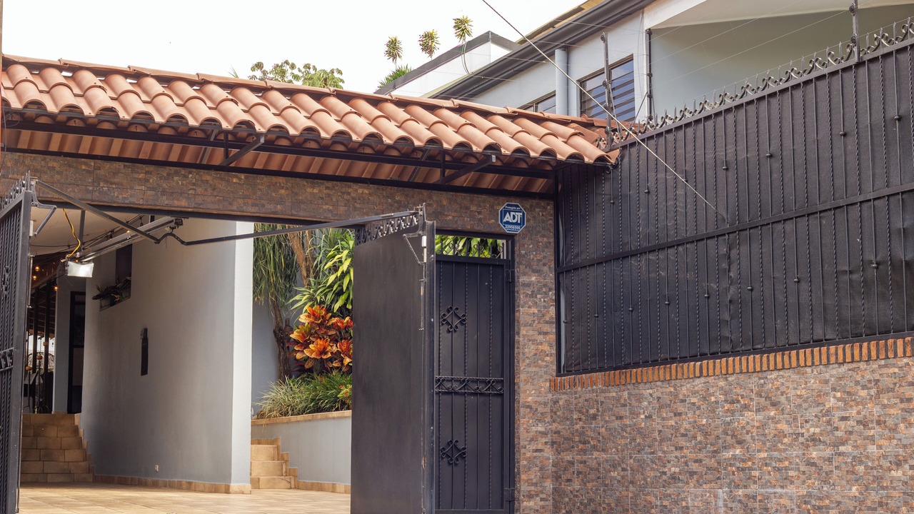 Photo of Outdoor in Roble