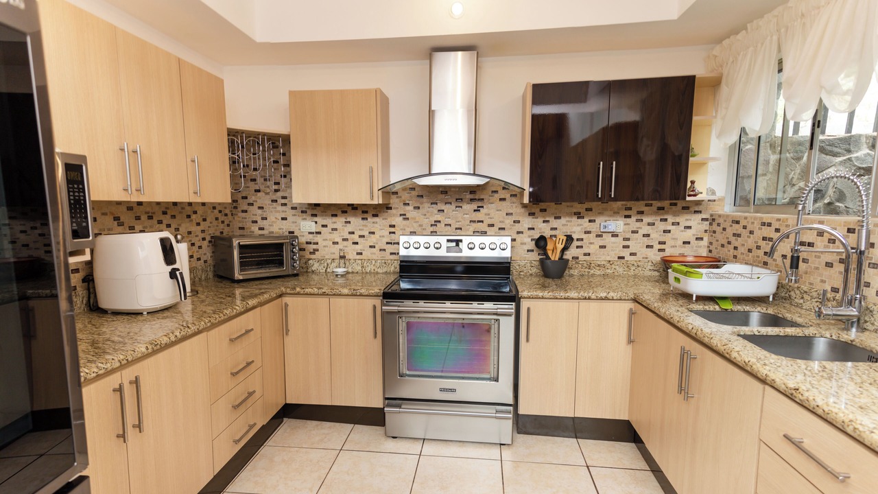 Photo of Kitchen in Roble