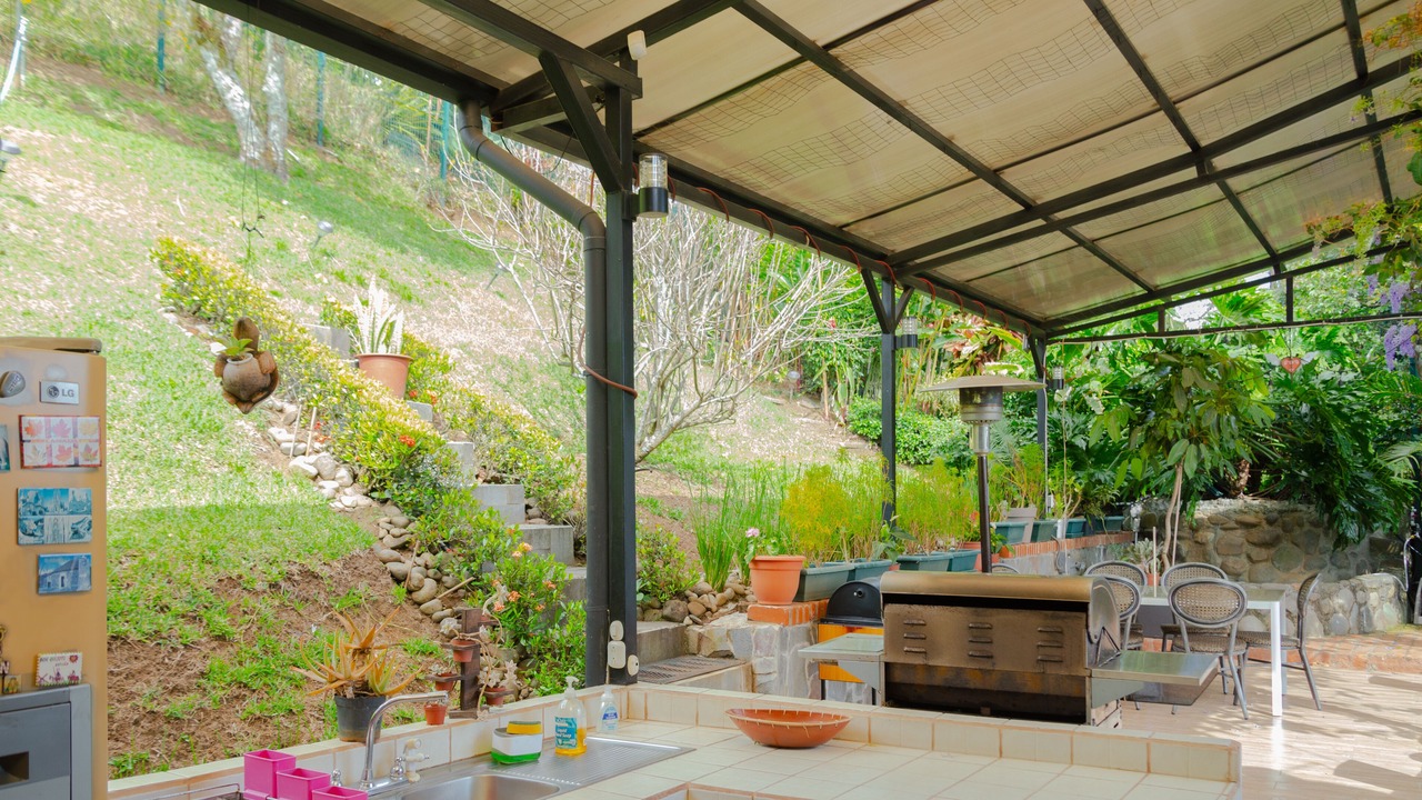 Photo of Outdoor in Roble