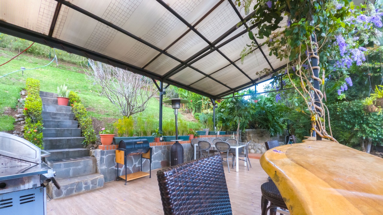 Photo of Outdoor in Roble