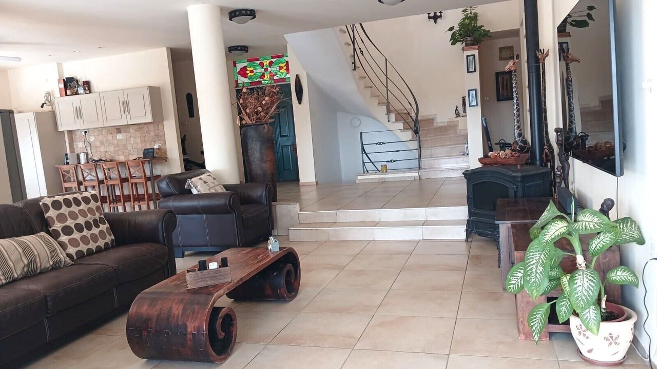 Photo of Livingroom in Caesarea