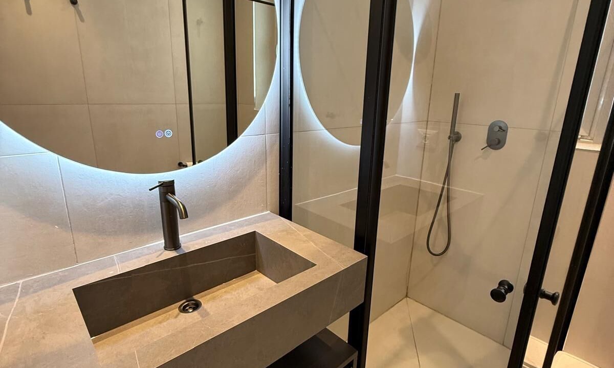Photo of Bathroom in Park Tzameret