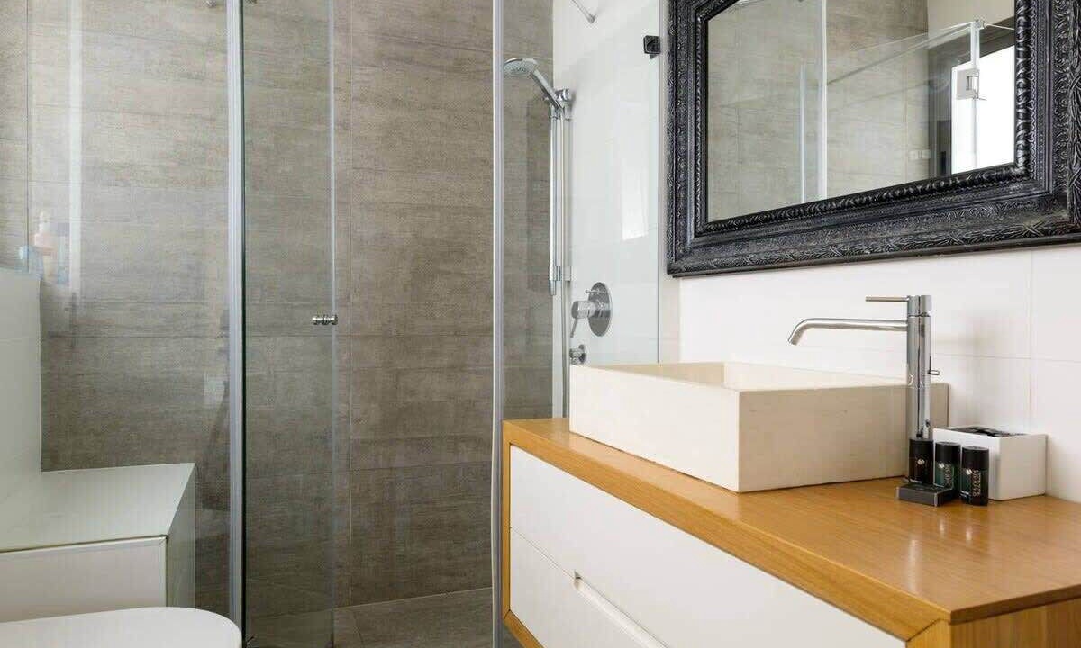 Photo of Bathroom in Kerem HaTeimanim