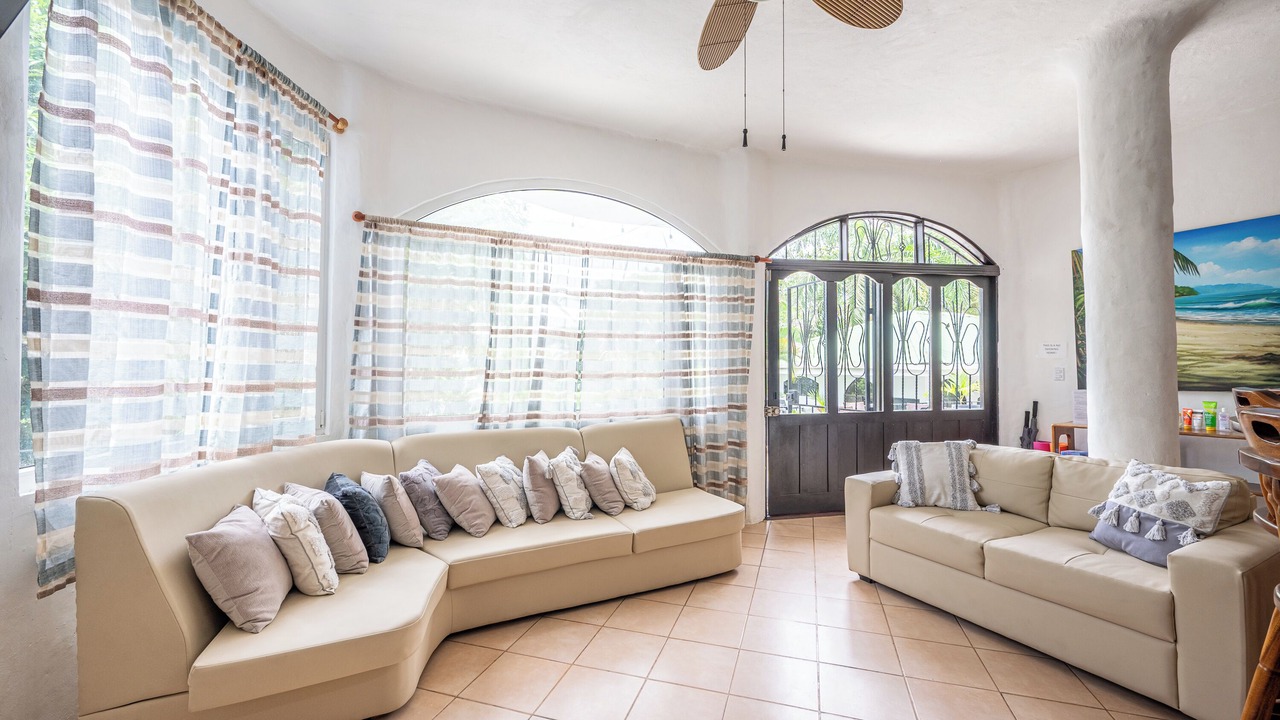Photo of Livingroom in Hermosa Hills