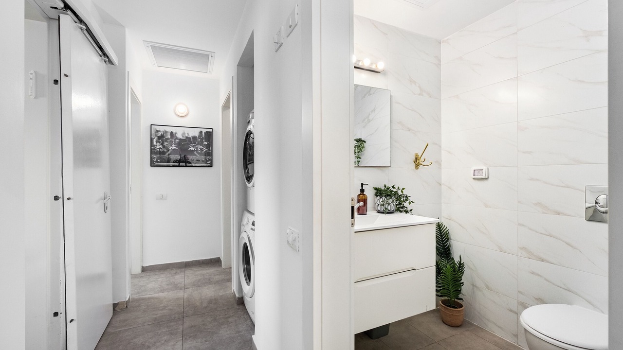 Photo of Bathroom in Bene Beraq
