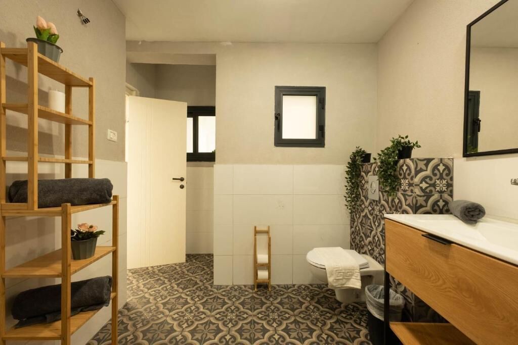 Photo of Bathroom in Kerem HaTeimanim
