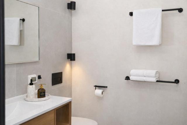 Photo of Bathroom in Kerem HaTeimanim