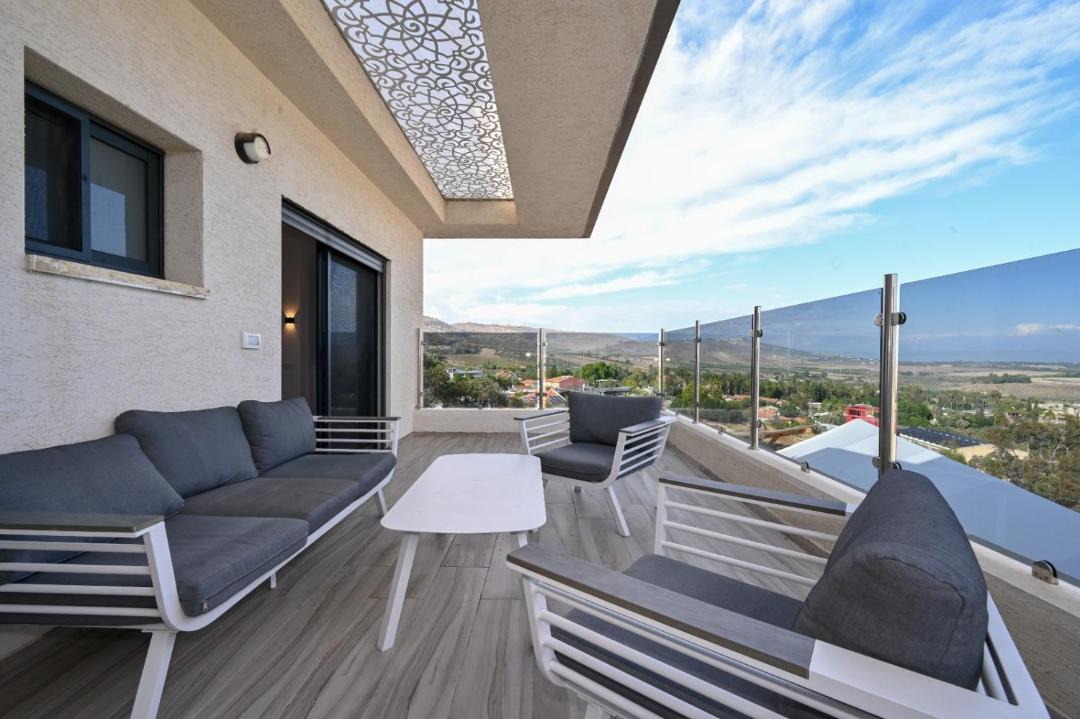 Photo of Patio Balcony in Menahemia