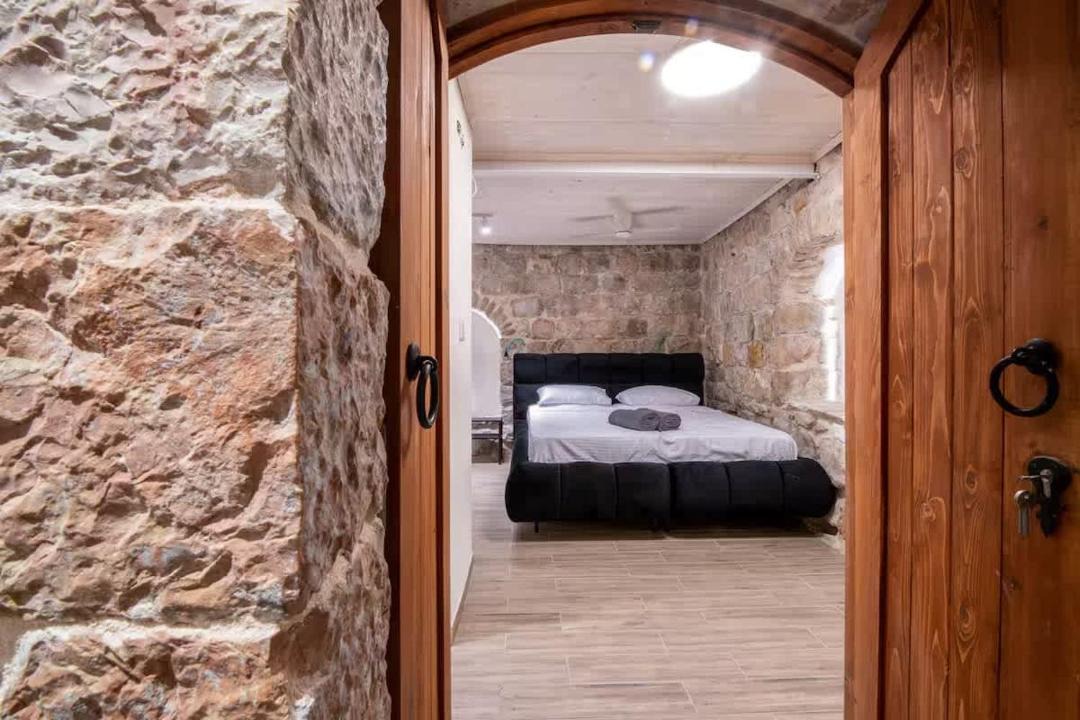 Photo of Bedroom in Nachlaot