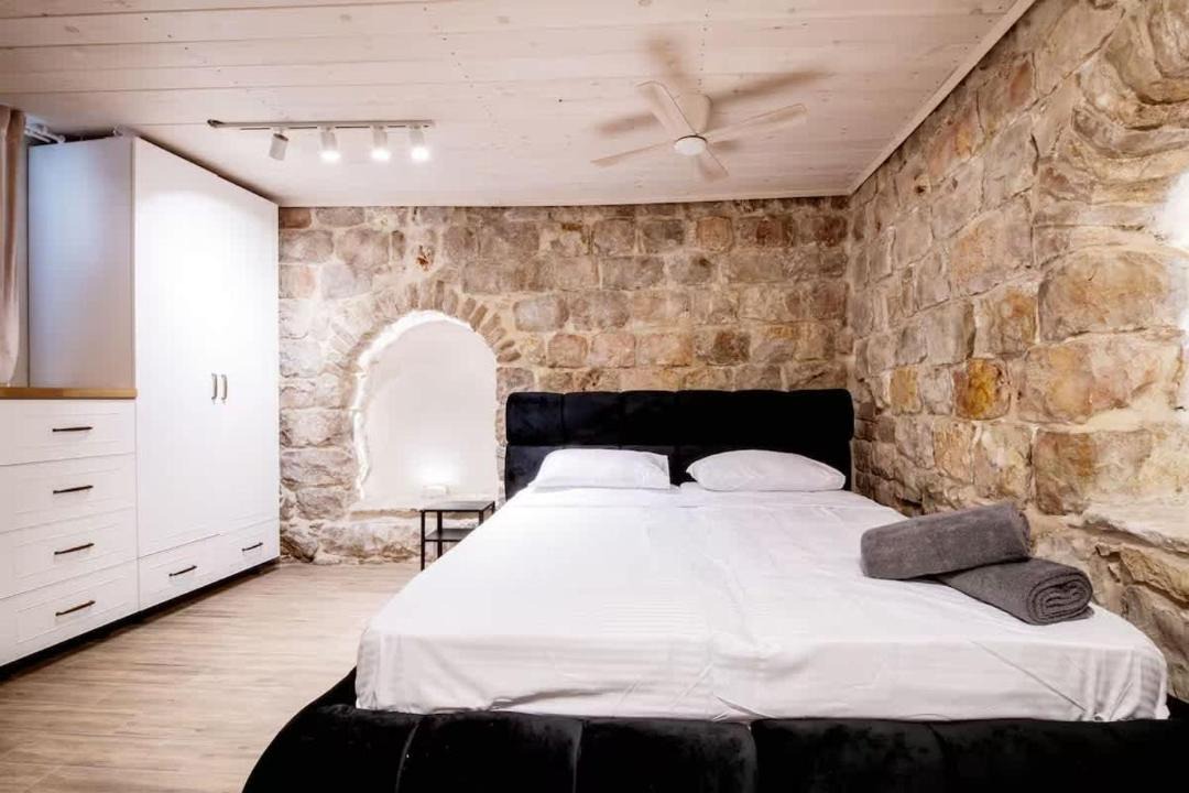 Photo of Bedroom in Nachlaot