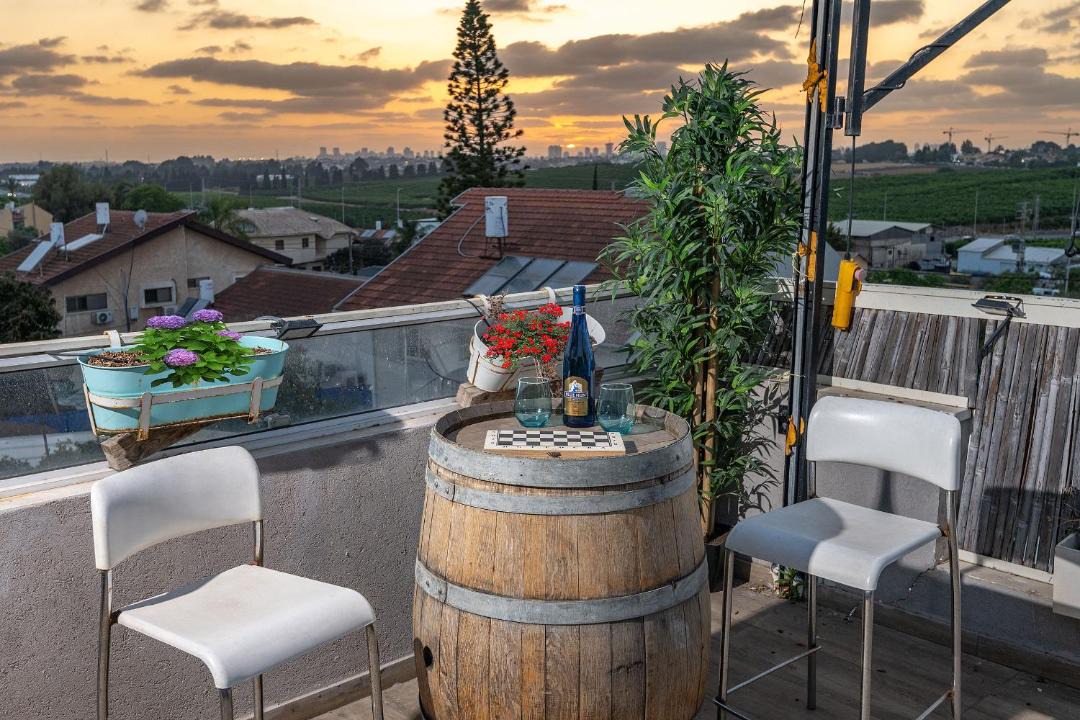 Photo of Patio Balcony in Tel Mond