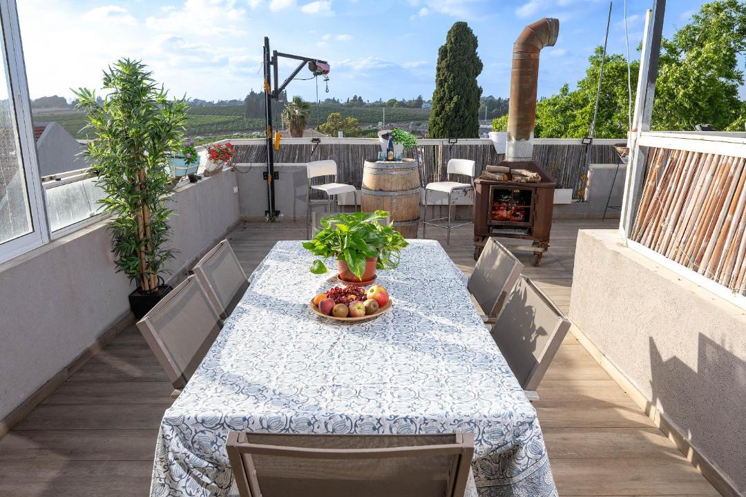 Photo of Patio Balcony in Tel Mond