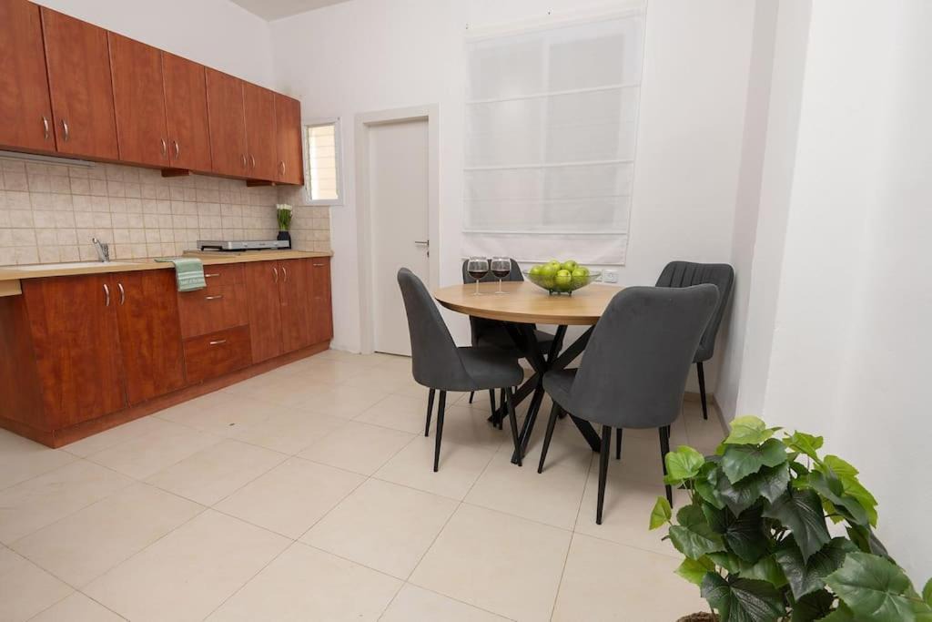 Photo of Kitchen in Giv'atayim