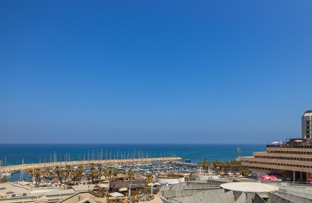 Photo of Others in Tel Aviv Promenade