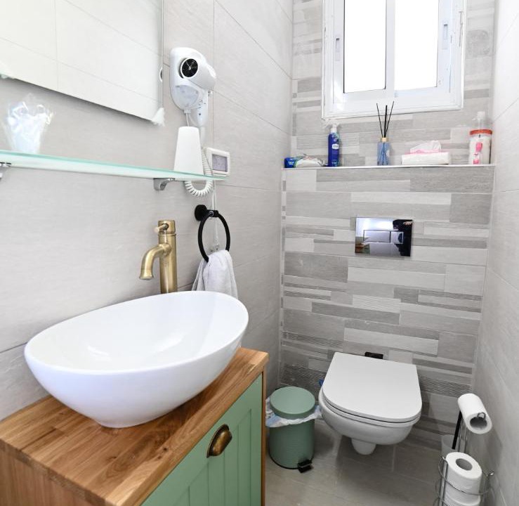 Photo of Bathroom in Poriyya