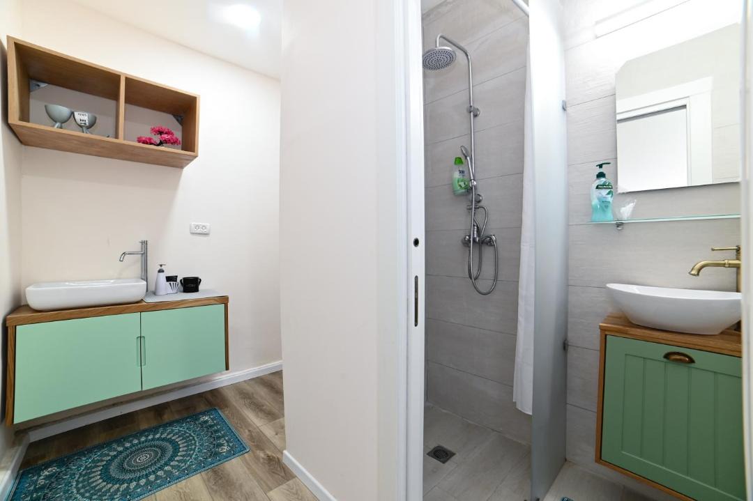 Photo of Bathroom in Poriyya