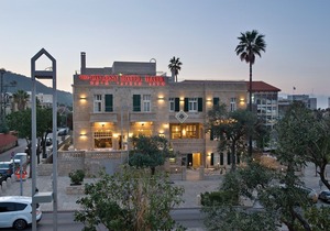 Colony Hotel