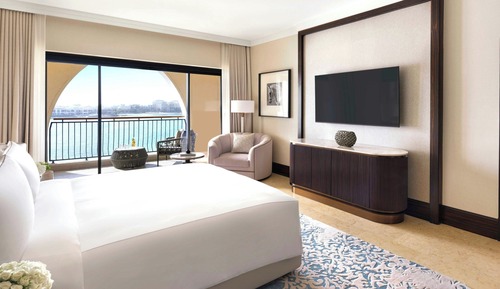 Executive Suite, 1 King Bed, Balcony